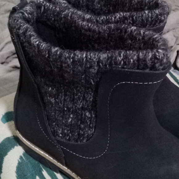⭐NWT BLACK VEGAN PULL ON WARM BOOTS WOMEN'S SHOES SIZE 9.5 MOTO BOOTIES - Picture 5 of 10